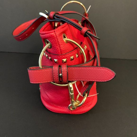 Steve Madden B Tammie Red Bucket Purse with half disc tassel hoop earrings - Picture 8 of 12